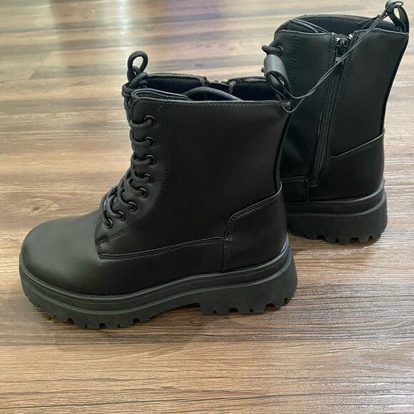 Charlotte Russe sz 7 black lace up‎ platform ankle boots NWT - Picture 3 of 6